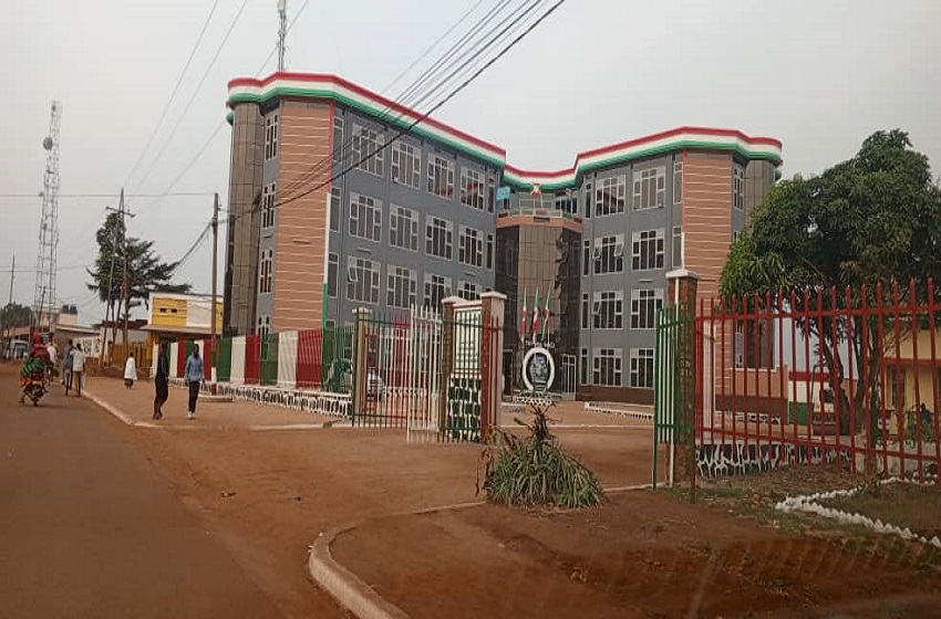 radio_rpa's tweet image. À #Muyinga, des parents d’élèves accusent l’épouse de l’administrateur communal de la commune de Muyinga et une employée du bureau communal de détourner des vivres du programme de cantine scolaire. Ils dénoncent la mauvaise qualité des repas servis aux enfants.
