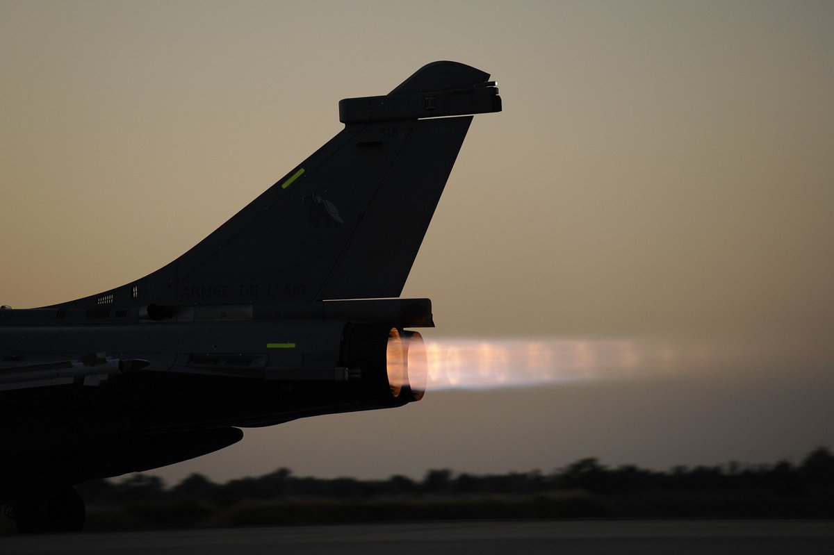 OpexNews's tweet image. 🇫🇷🇮🇳 Deux dossiers entrent en phase décisive entre New Delhi et Paris : le moteur du futur #AMCA (avec @SAFRAN, autour d’une poussée 120 kN) et la vente de 114 #Rafale, avec un volet de production et de transferts en Inde.

Le Rafale, c’est la réponse immédiate : une capacité