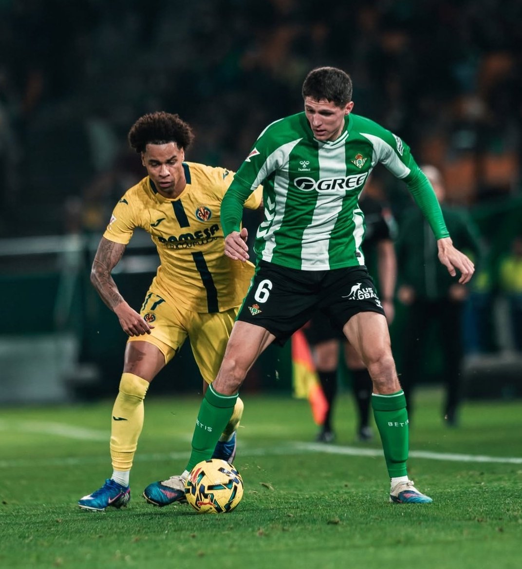 Sen gelirsen Juventus'u da eleriz Liverpool'u da...

Ligi zaten çoktan koymuş oluruz. 

Seni çok istiyorum.

#AltimiraCimboma