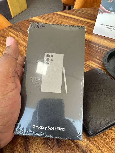 5liyc3's tweet photo. @OgbeniAdugbo @zyainy FAKE !! Repacked and Refurbished https://t.co/9ByfiRiUU1