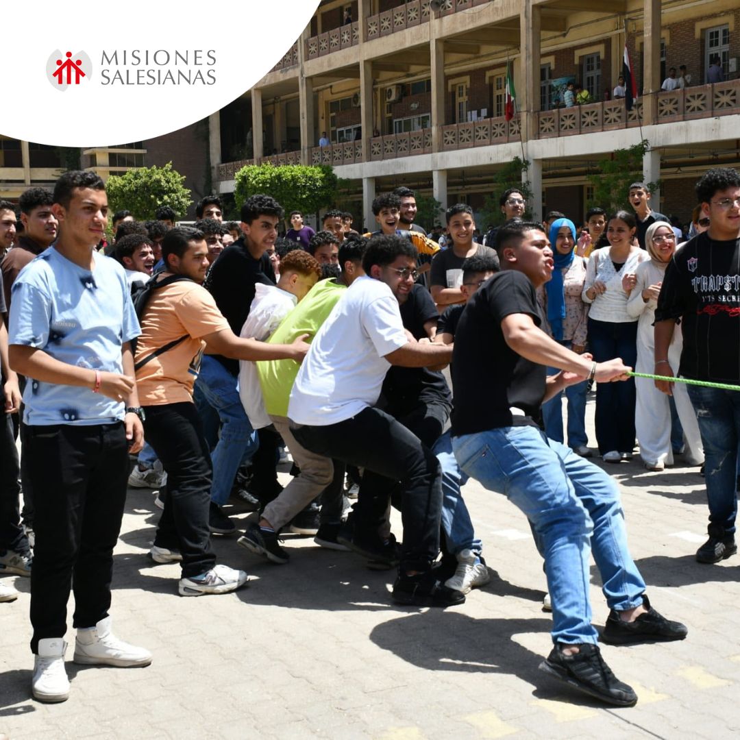 MSalesianas's tweet image. #NoticiaMS | En el Instituto Don Bosco de El Cairo 🇪🇬 más de 1.000 jóvenes se forman en mecatrónica, informática y electrónica para un futuro con más oportunidades 🌍✨
🔗Lee la noticia completa 👇
f.mtr.cool/iojrmobzoj