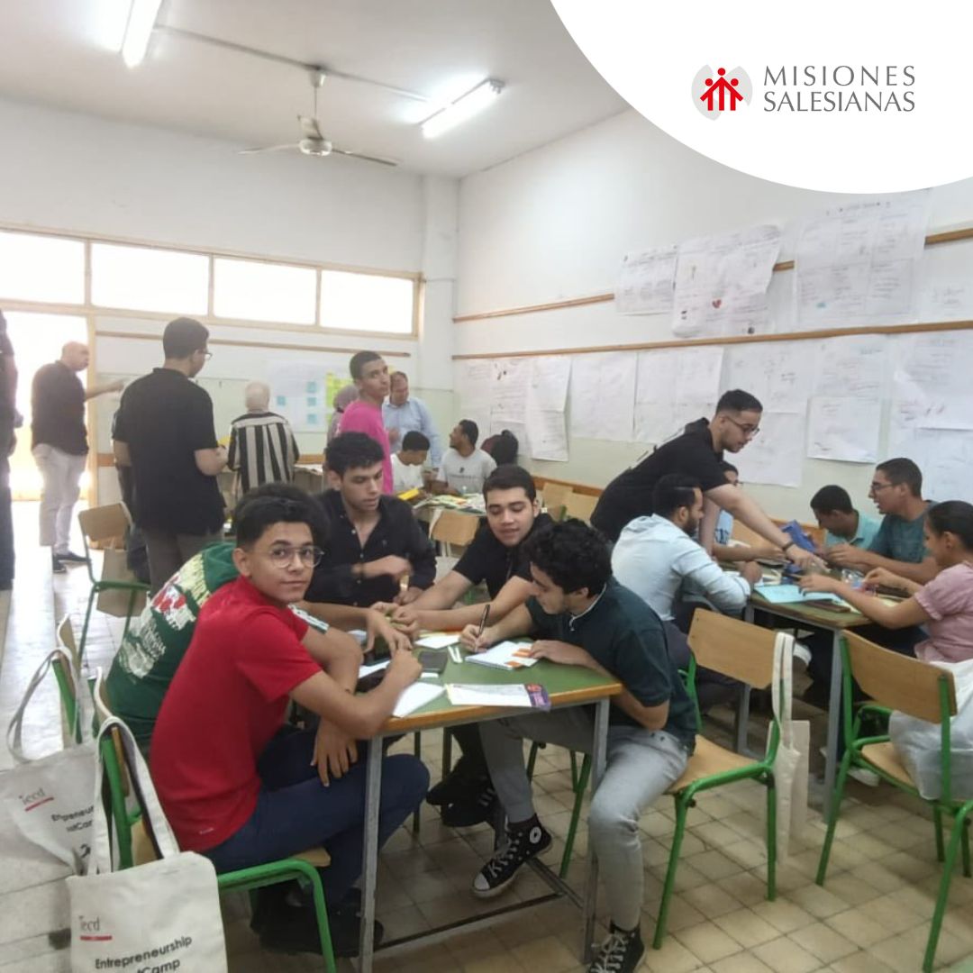 MSalesianas's tweet image. #NoticiaMS | En el Instituto Don Bosco de El Cairo 🇪🇬 más de 1.000 jóvenes se forman en mecatrónica, informática y electrónica para un futuro con más oportunidades 🌍✨
🔗Lee la noticia completa 👇
f.mtr.cool/iojrmobzoj