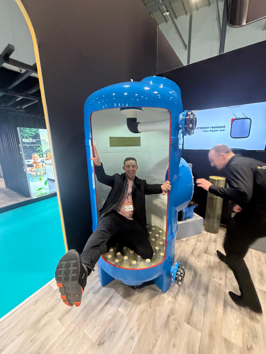 Water_Technics's tweet photo. Manny from Water Technics prooving he really is into the Caplas Filters in big way with Hayden from @GoldenCoastLtd https://t.co/EowonVkyvn