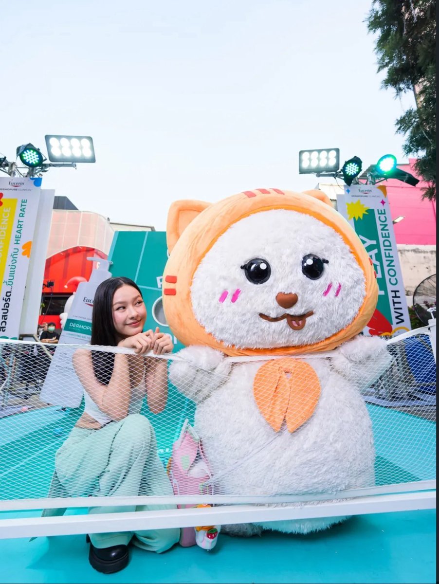 goryarules's tweet image. there are 2 samoyed