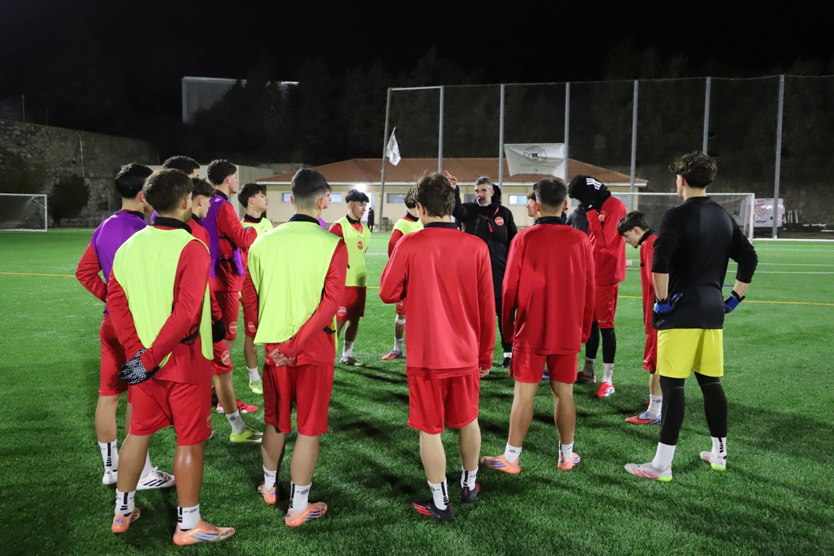 RFFM_oficial's tweet photo. Las selecciones Sub-14 y Sub-16 masculinas afinan detalles de cara a la Fase Final de los #CESA que disputarán este fin de semana en Zaragoza.

Gracias a la colaboración de @ayto_torre y @FBDTorrelodones,  ambos combinados se ejercitaron este martes en el campo Julián Ariza 🏟️. https://t.co/D44CAleoi1