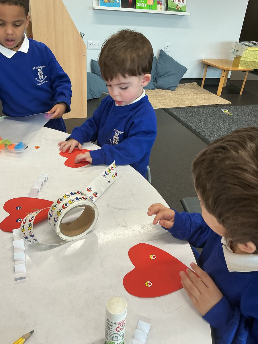 StCuthbertsPri's tweet photo. Our Nursery children have been learning about a very special occasion called, ‘Valentines Day!’ The children have decorated cards for someone who they love. ❤️💙💖#StCuthbertsEYFS #StCuthbertsArt https://t.co/aXzcubXHkj