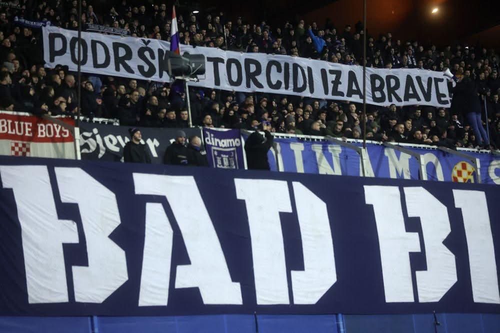 ultras1899_'s tweet image. Dinamo Zagreb - HNK Vukovar : message de soutien des #BadBlueBoys #Dinamo aux membres de la #TorcidaSplit #hajduksplit arrêtés après l'attaque des Delije à Tuzla (BIH), à leur retour de Malmö, pour le match de Ligue Europa de l'Étoile rouge (02.02.26)
