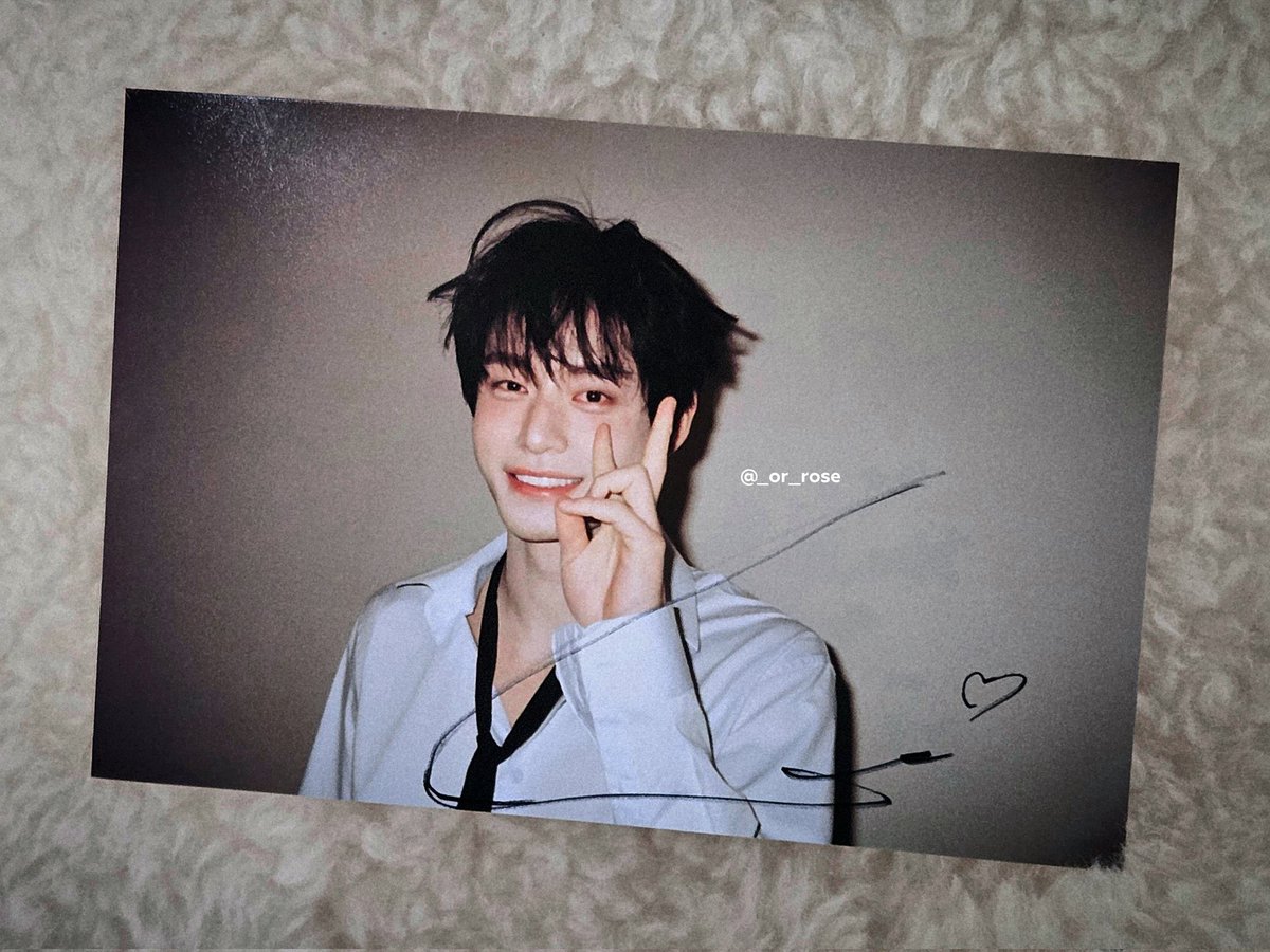 THIS FREAKING CUTIE