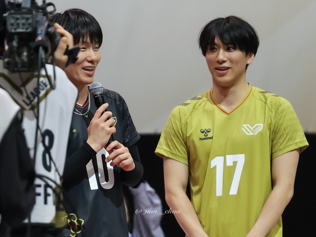 _nun__chan's tweet photo. 𝟐𝟎𝟐𝟔.𝟐.𝟏
SVリーグ オールスターMEN
📍GLION ARENA KOBE
⁡
話す小川さんの横でずっとニヤニヤしながら見てた市川くん😂

#小川智大 選手  #市川健太 選手
#大同生命SVリーグ
#エムット_SVリーグオールスター https://t.co/o1Nh208VNN