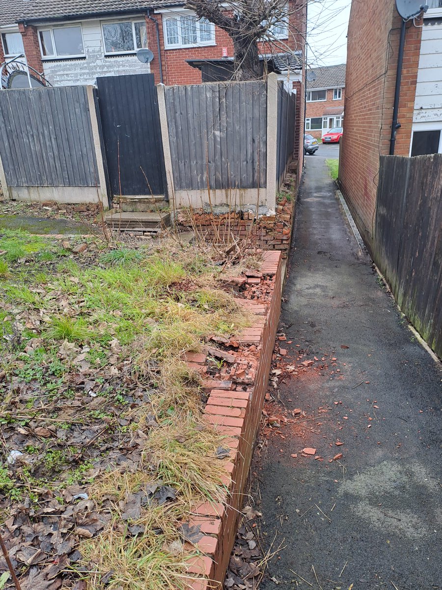 🚐✅ Abandoned van removed for our client Sandwell Council after it was blocking a footpath and causing an obstruction. Footway now clear &amp; safe for pedestrians Need abandoned vehicle removal? 033 000 20705 | penhamexcel.co.uk
#AbandonedVehicleRemoval #PenhamExcel