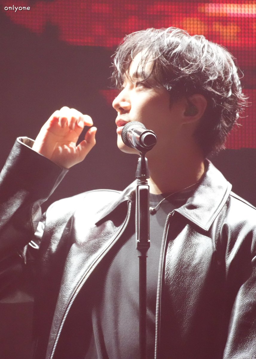 Closing my eyes , as I hold you in my arms🎶🎵🎵🎶( Always 사계).
Even when he expresses his feelings to us, he heals me. 🫂Hugging is the most beautiful form of communication that allows the other person to know, beyond a doubt , that they matter.❤️‍🩹❣️
#이준호 #LEEJUNHO