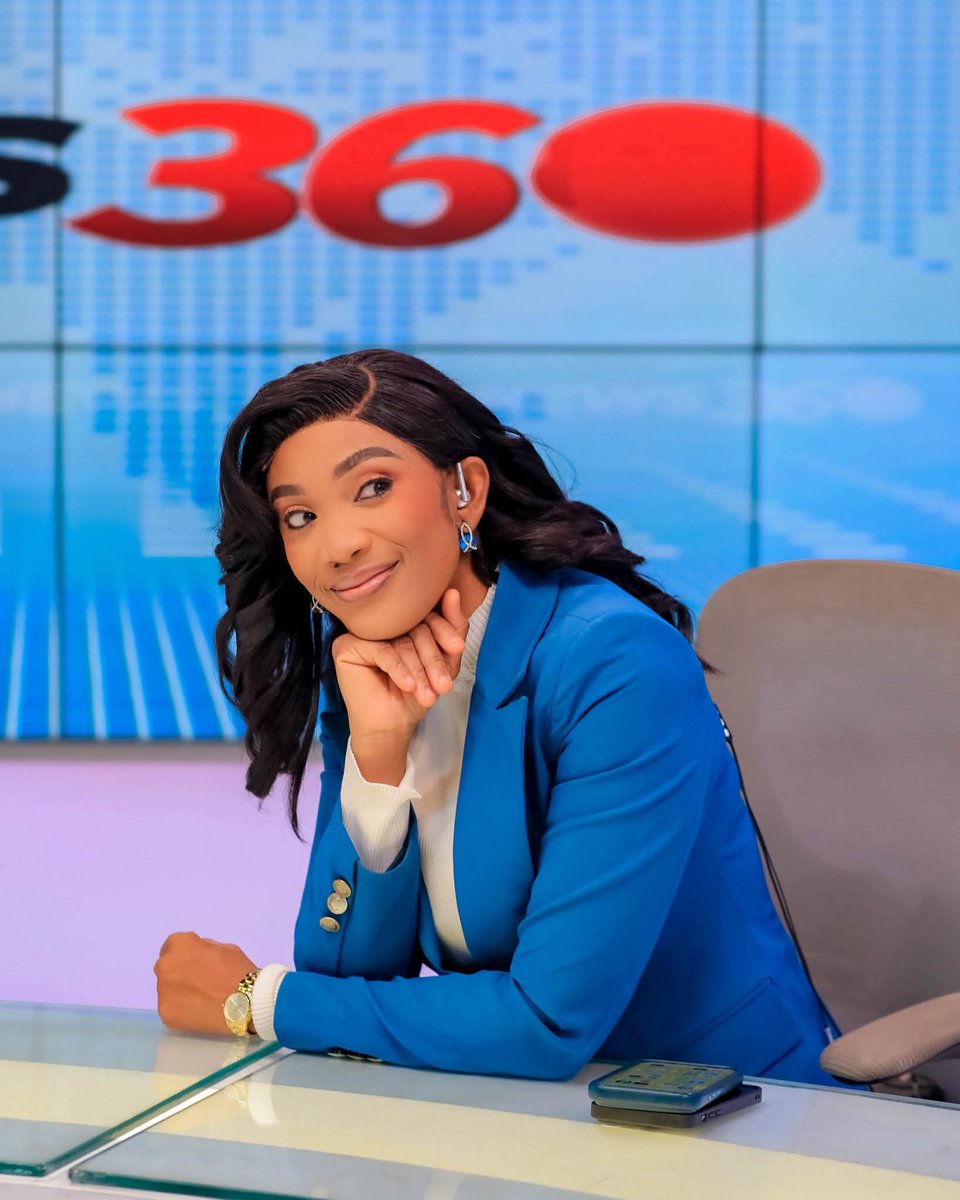 Growing up as a child, I thought I looked perfect. Then one day, someone pointed out that I had big ears. That’s when my insecurities began. I was laughed at, and at some point, people gave me strange nicknames about my ears in school 😂. 

A thread 🧵