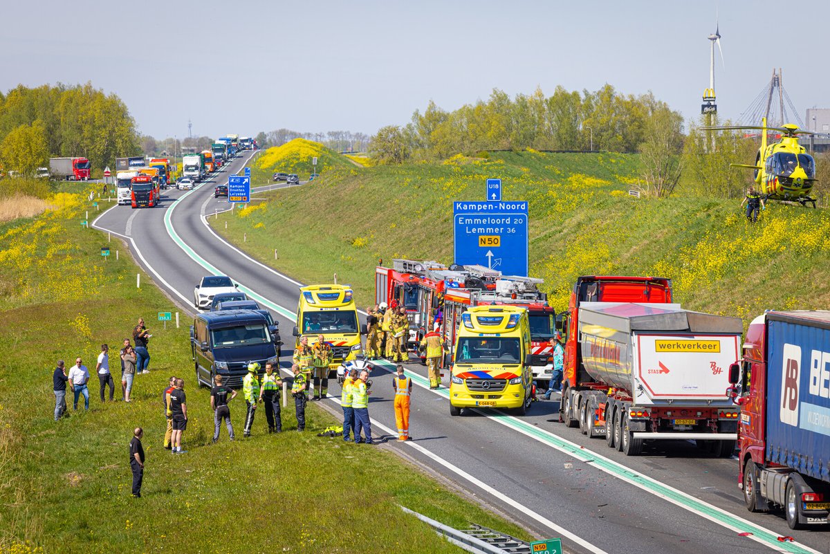 gemKampen's tweet photo. De Tweede Kamer steunt de motie voor een fysieke rijbaanscheiding op de N50 tussen Kampen en Ramspol. Een belangrijke stap richting een veiligere weg voor iedereen: https://t.co/opvLM37uwN https://t.co/TLsjmYTM1a