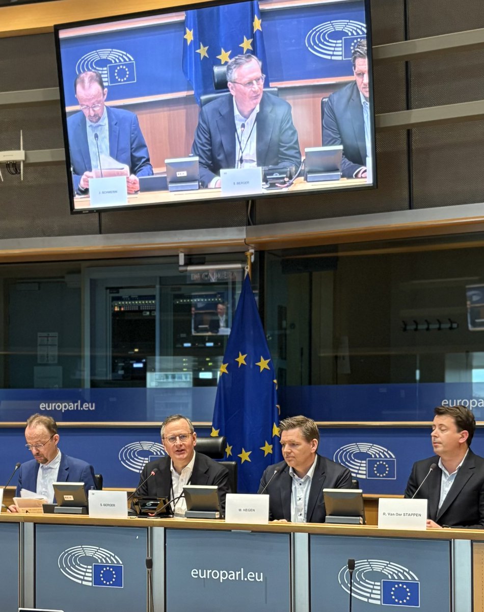 DrStefanBerger's tweet image. EVP-Hearing: Volles Haus und eine gute Debatte zu #Stablecoins, #DLT und #Cryptoassets. MiCA ist ein Meilenstein; jetzt kommt es auf die Umsetzung an, damit wir im Vergleich zu den #USA und ihren Stablecoins innovativ und wettbewerbsfähig bleiben.