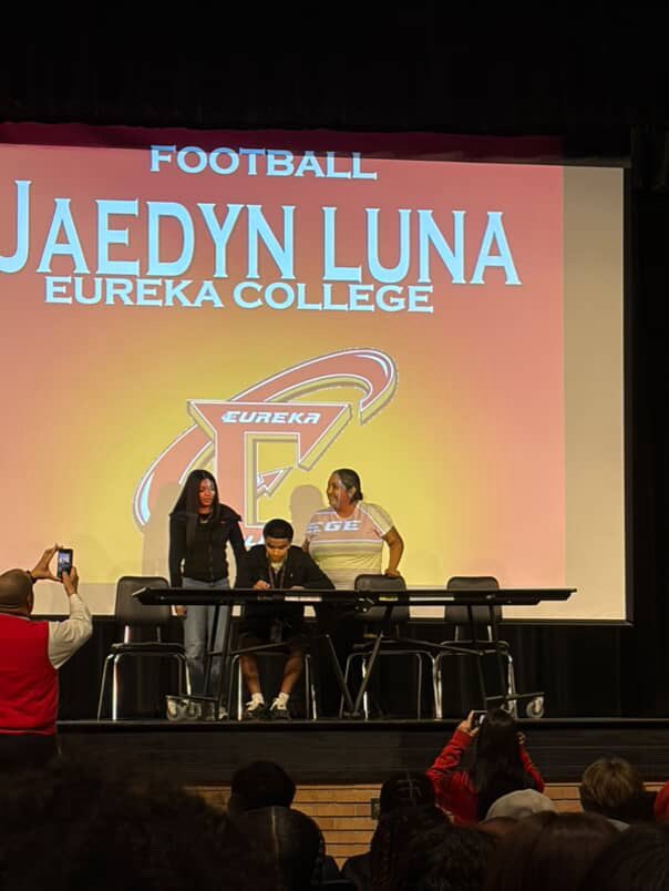 JaedynLuna0's tweet photo. Signed ✅@coachb_ware @Coach_McCoy7 @Coach_Ramces @DionJordan96 @CoachCrawford33 @coachpapillion @TheRedZoneCoach @soneworleansbra https://t.co/XBUARmpmui