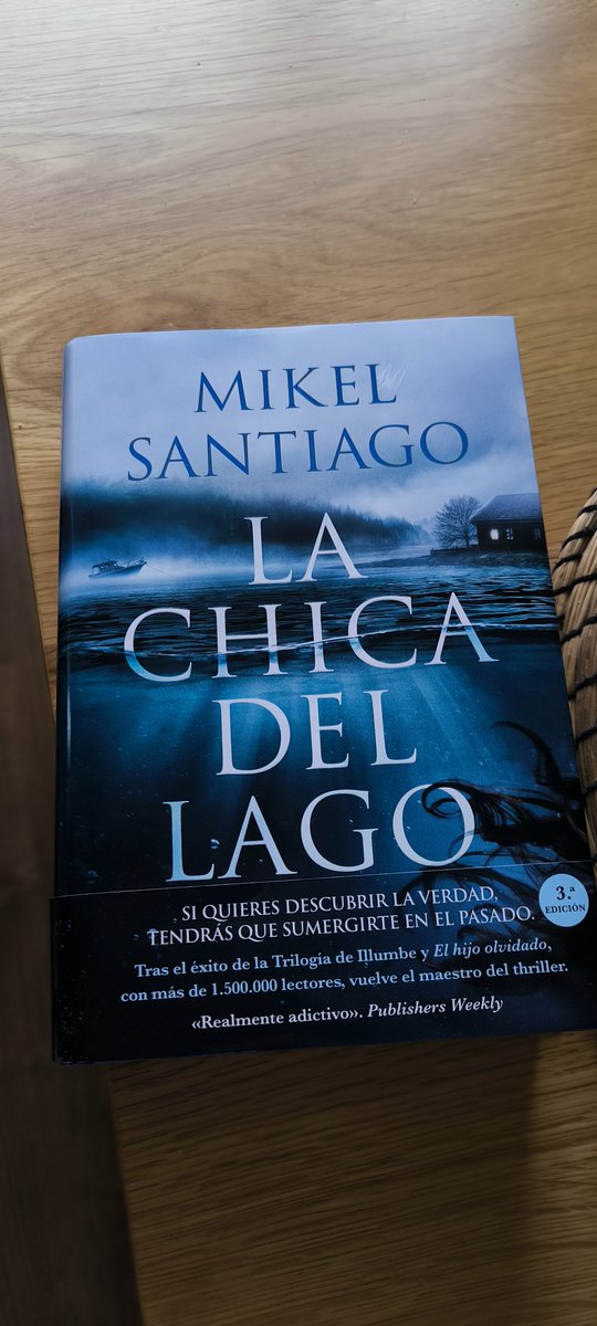 jesse_coco's tweet photo. ¿Puede ser uno de mi escritores fav? @mikelsantiago https://t.co/kM84dECU6j