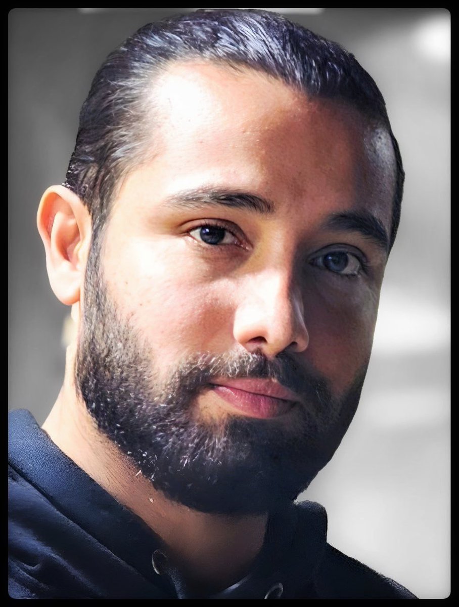 محمدرضا فقط داشت جان یک زخمی را نجات می‌داد؛ اما حالا خودش میان مرگ و زندگی ایستاده. ۲۸ ساله، تنها و با حکم اعدام. 
نگذاریم صدایش خاموش شود.

#محمدرضا_عبدالله‌پور