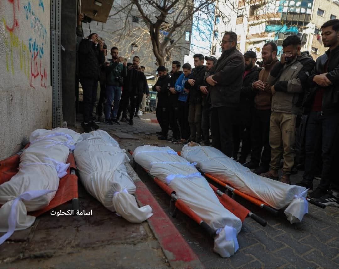 Satu hari penuh dukacita dan pemakaman massal di Gaza karena serdadu "Israel" melanjutkan genosida di wilayah tersebut. Penjajah mengabaikan perjanjian gencatan senjata secara terang-terangan.

@qudsnen
<a href="/sahabatalaqsha/">Documenting #GazaGenocide</a>