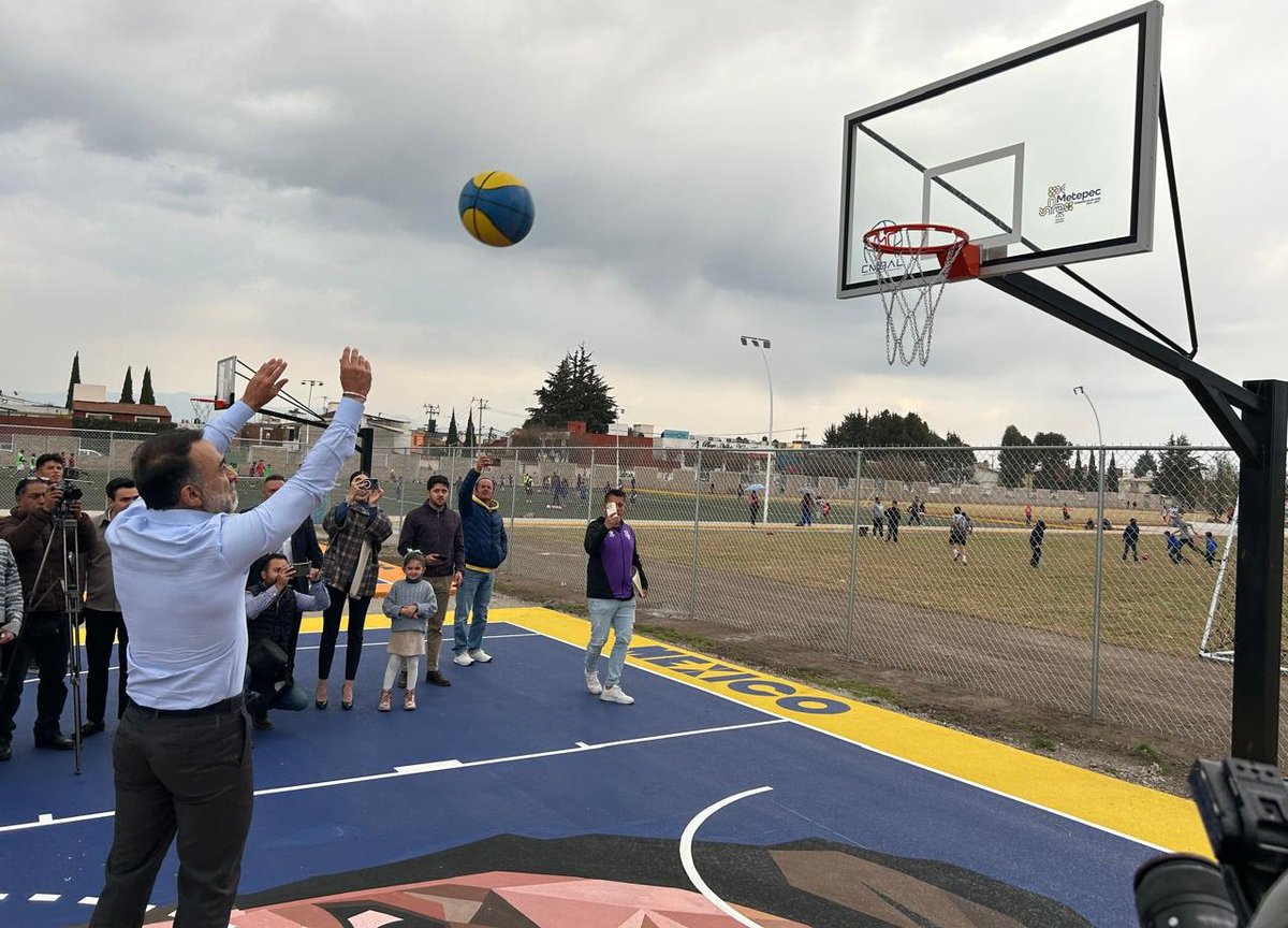 Entrega Fernando Flores Fernández la renovación de la Unidad Deportiva de San Salvador Tizatlalli elpulsoedomex.com.mx/entrega-fernan… a través de <a href="/El/">ELEAGUE_has_moved</a> Pulso Edomex