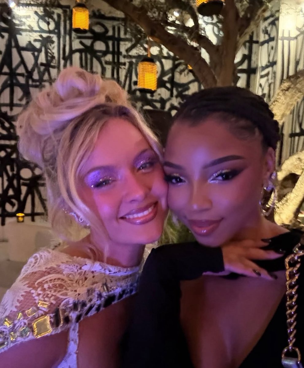 ZARA AND CHLOE HELLOOOOOO