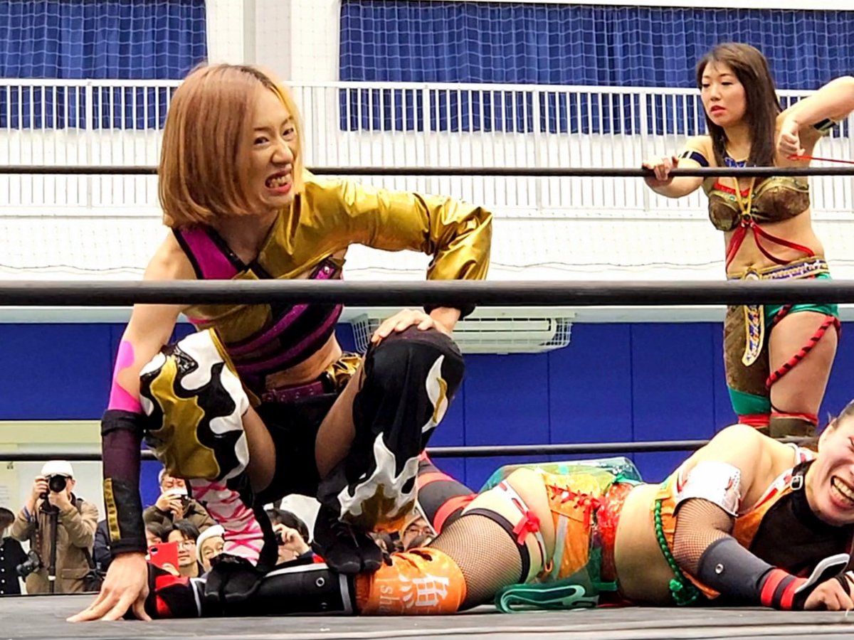 akiri0014's tweet image. #海乃月雫
#KONOHA
#プロレスの聖地復活

足に乗るのは、セーフです😄
