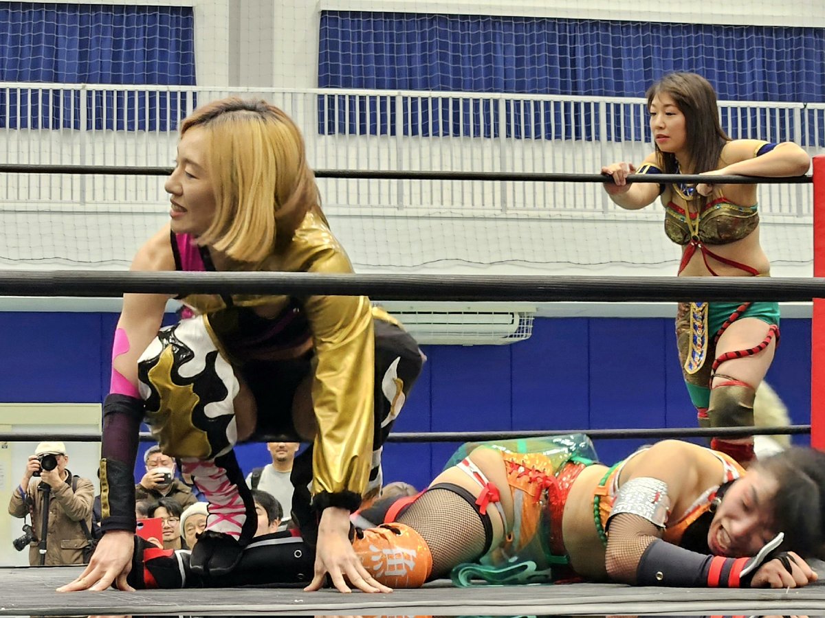 akiri0014's tweet image. #海乃月雫
#KONOHA
#プロレスの聖地復活

足に乗るのは、セーフです😄