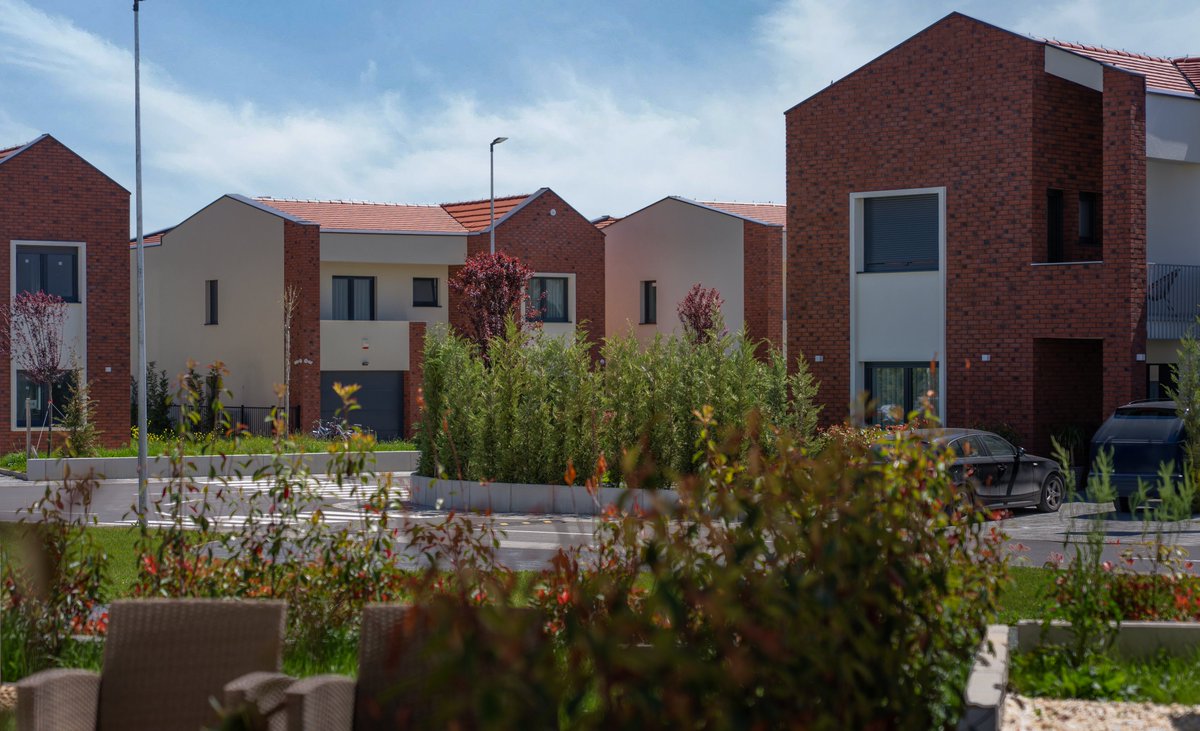 Ch_Communities's tweet photo. Designed for calm and balance, built for a refined way of living where every detail has purpose. A home that adapts to you, your rhythm, and the way you choose to live - one that feels as good as it looks.

#CherryCommunities #NaturePositiveHomes #LivingWithNature #GreenLiving https://t.co/LhEippvs5y