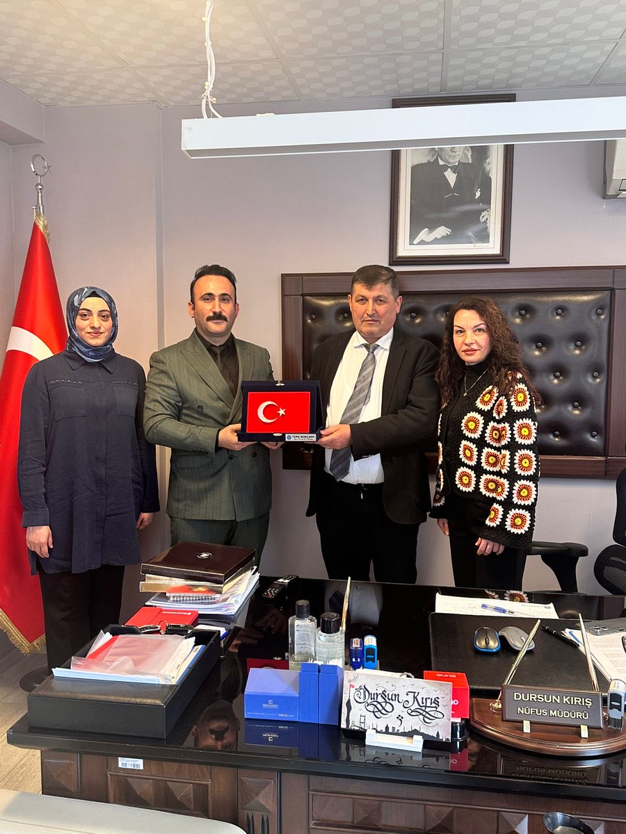 Şube Başkanımız <a href="/akkurt_fatih/">Fatih AKKURT</a> ve Yönetim Kurulu üyelerimiz olarak Kadıköy İlçe Nüfus Müdürü Sayın Dursun KIRIŞ’ı makamında ziyaret ettik. Kendisine nazik misafirperverliğinden ve mesai arkadaşlarımızın sorunlarına yakın ilgi göstermesi sebebiyle teşekkür ederiz.
<a href="/TurkesGuney/">Türkeş Güney</a>