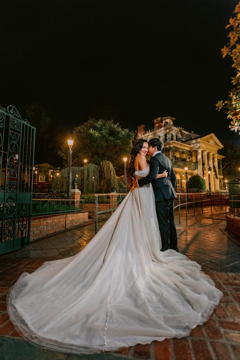ScottGustin's tweet photo. Starting in July 2026, Disney’s Fairy Tale Weddings and Honeymoons will add the Haunted Mansion Courtyard to its lineup of wedding venues at Disneyland Resort. https://t.co/pcytzzG2aj