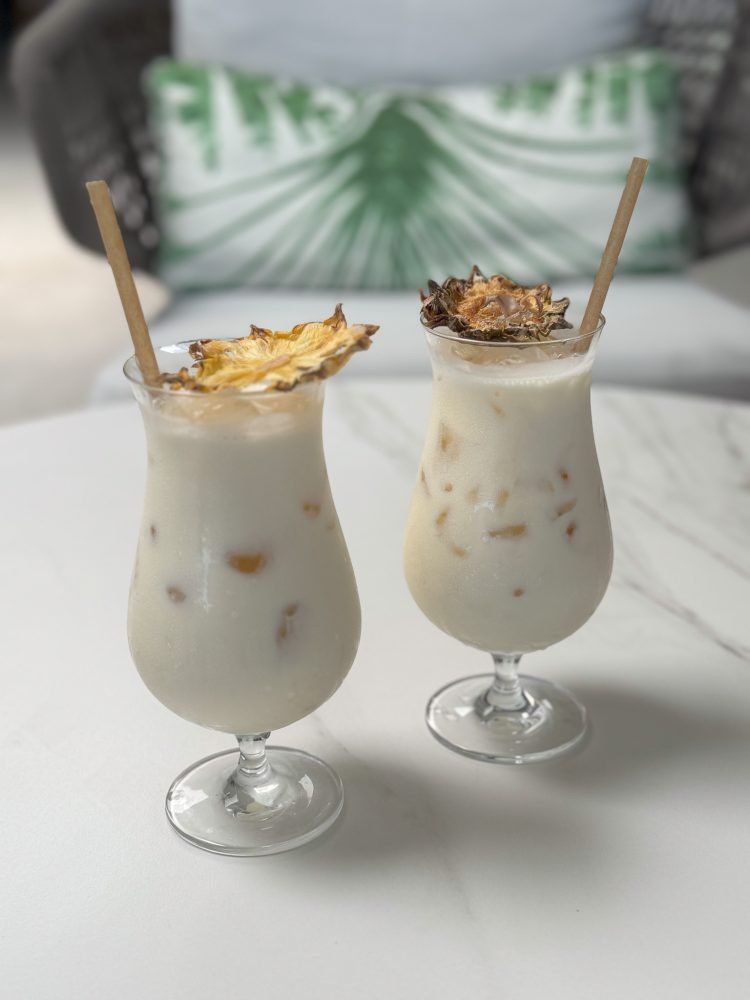 Do you like Pina Coladas? If you haven't tried the authentic version from Puerto Rico, you're missing out! This tropical blend of rum, coconut cream, and pineapple is more than a drink—it's a little sip of paradise.
travelingwithmj.com/sips-from-puer…