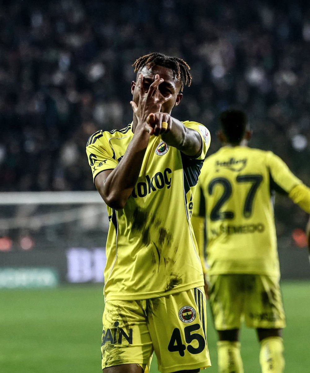 Dorgeles Nene, Fenerbahçe formasıyla 8 skor katkısına ulaştı. (4G 4A)

2.71 xG
3 alınan penaltı
7.30 reyting ortalaması.
Nene’nin eleştirildiği yerle sahadaki katkısı arasında ciddi bir kopukluk var. Sahada olduğu sürece görevini yapıyor, mücadeleden kaçmıyor, formanın ağırlığını