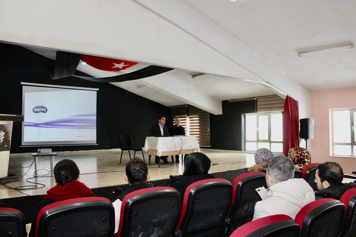 İlçe Milli Eğitim Müdürümüz Sn. Mehmet ÖZMÜŞ İlçemize yeni atanıp göreve başlayan öğretmenlerimiz ile bir araya geldi. <a href="/MinuzErkan/">Erkan Minuz</a> <a href="/hasan_kokrek/">Hasan Kökrek</a>