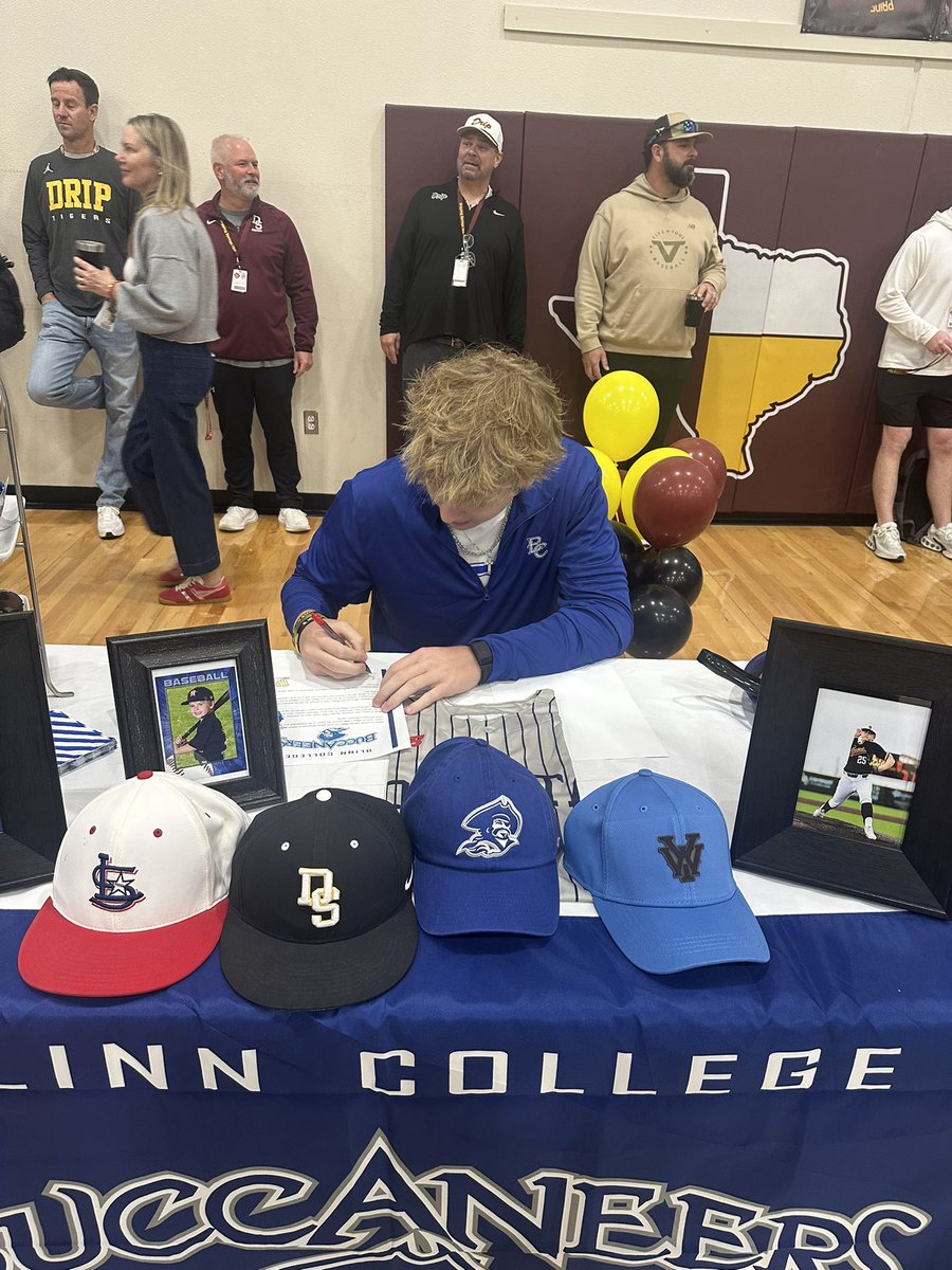 dstigerbaseball's tweet photo. 6 seniors signed today! Congrats to @BlakeCox_25 Colby Wilson @NixonBadilla @OscarJo30461887 https://t.co/up4OTya8Fc