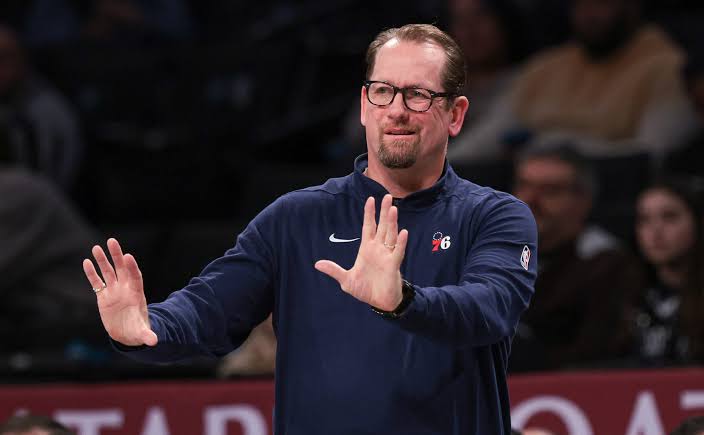 SixersArg's tweet photo. Anoche se dió la victoria 100 de Nick #Nurse cómo coach de los #Sixers.

Tres temporadas. Record 100-114. 

¿Cómo se evalúa su proceso? https://t.co/zDE6cJBdWE