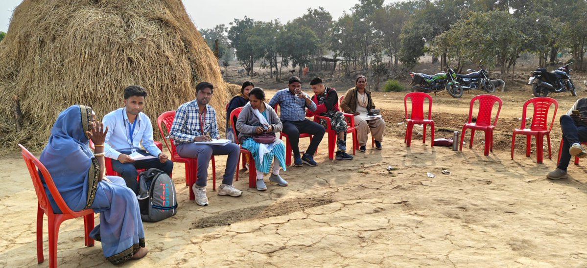 CCgpvs's tweet image. बलरामपुर | बाल विवाह मुक्त भारत अभियान
CGPVS द्वारा 100 दिवसीय अभियान के तहत गांव-गांव जाकर जागरूकता कार्यक्रम। रोहित यादव, आरिफ़ और नीलू गुप्ता की सक्रिय सहभागिता।
@balvivahseazadi 
@JustRightsIndia