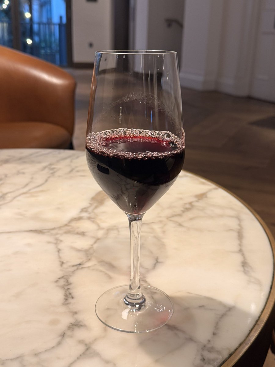 chrisdfc's tweet photo. So the receptionist said there was free wine 4-5pm. As much as you can drink. Challenge accepted. https://t.co/gFL5TlZMzq