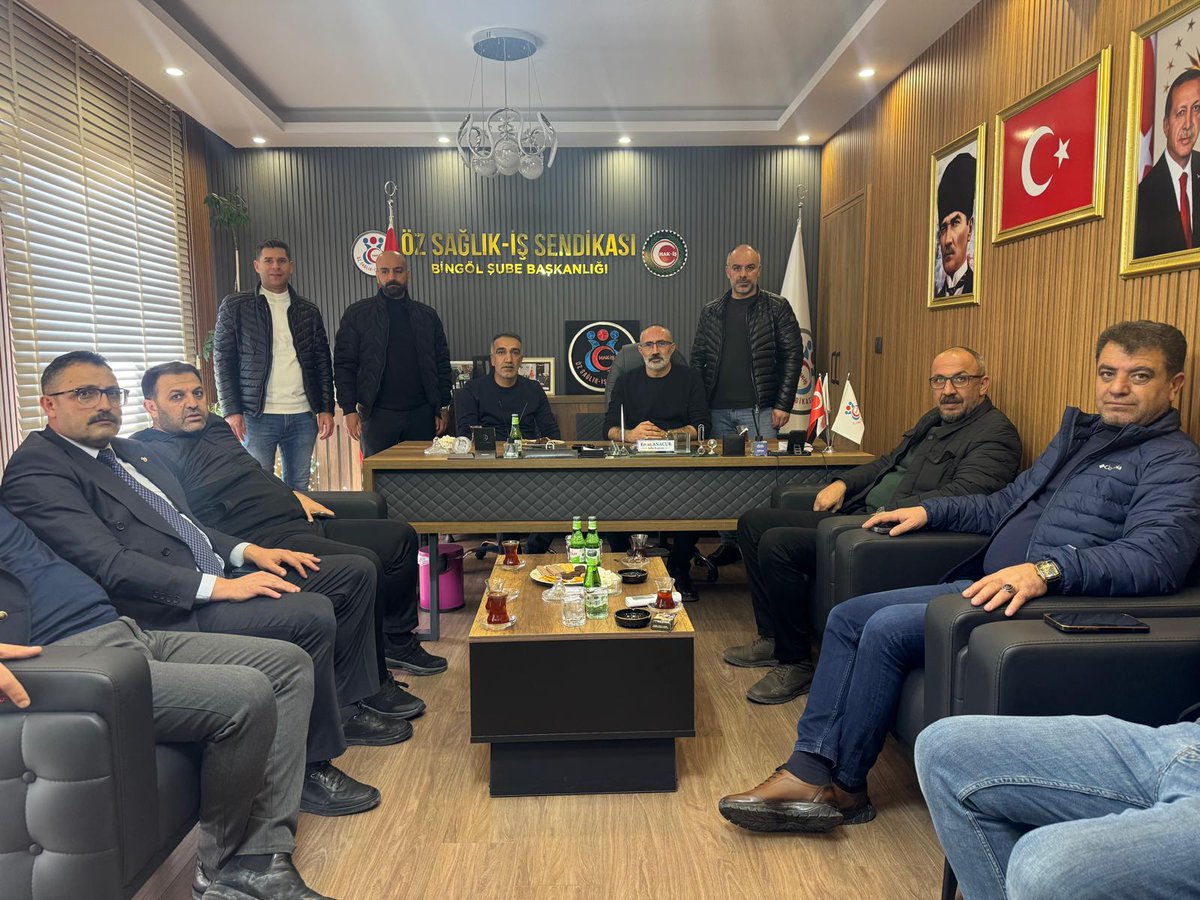 Şube Başkanlığımızı ziyaret eden Genel Sekreterimiz Sayın <a href="/ErdemFadl/">Fadlı Erdem</a> Erdem ve Teşkilatlardan Sorumlu Genel Başkan Yardımcımız Sayın Emre Kocaman’a teşekkür ediyorum.
Birlik, istişare ve emek mücadelesini büyütmeye devam ediyoruz.<a href="/anacur_ercan/">Ercan Anacur</a> <a href="/omeraltunbay1/">Ömeraltunbay</a> <a href="/ozsagliksen/">Öz Sağlık-İş Sendikası</a>