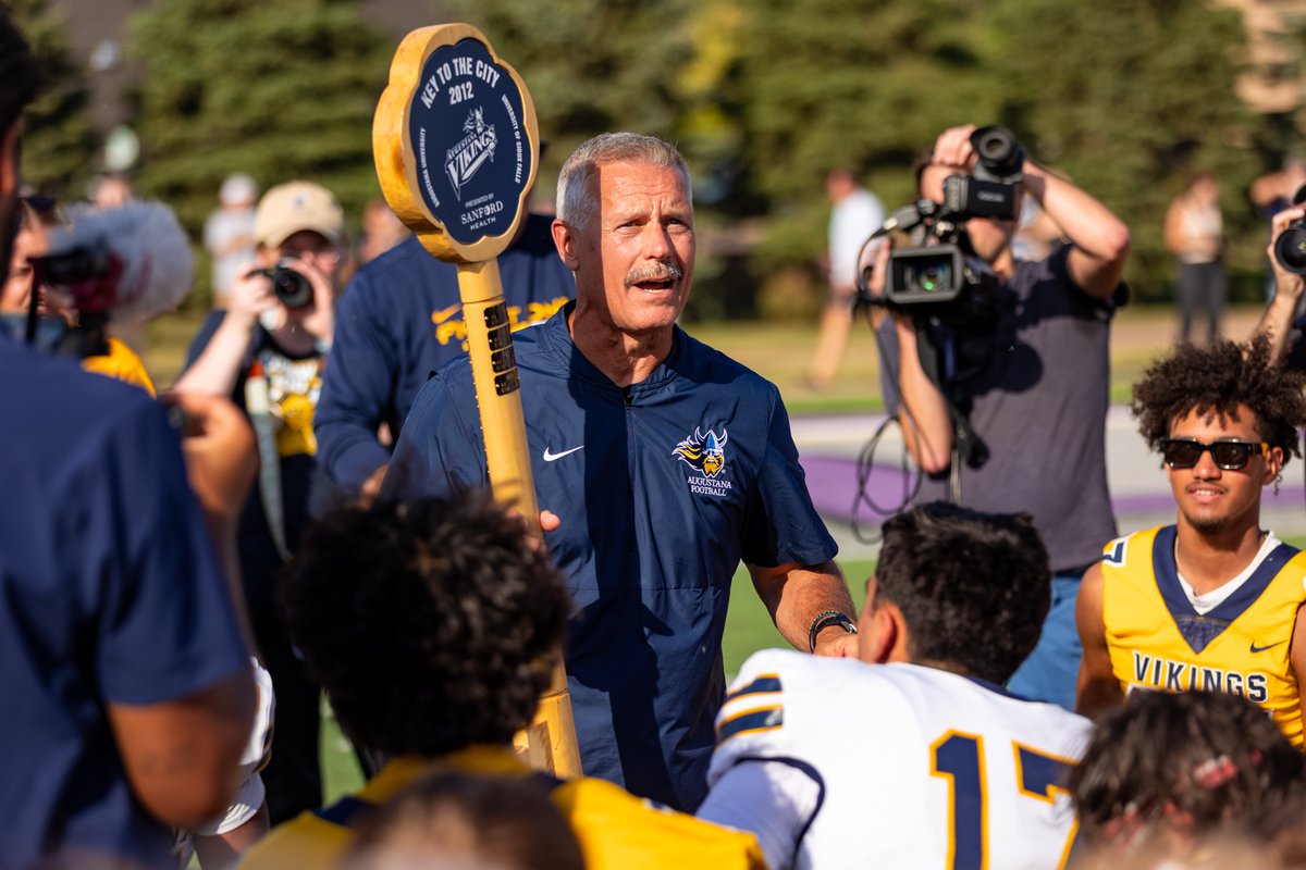 Augustana Football tweet media