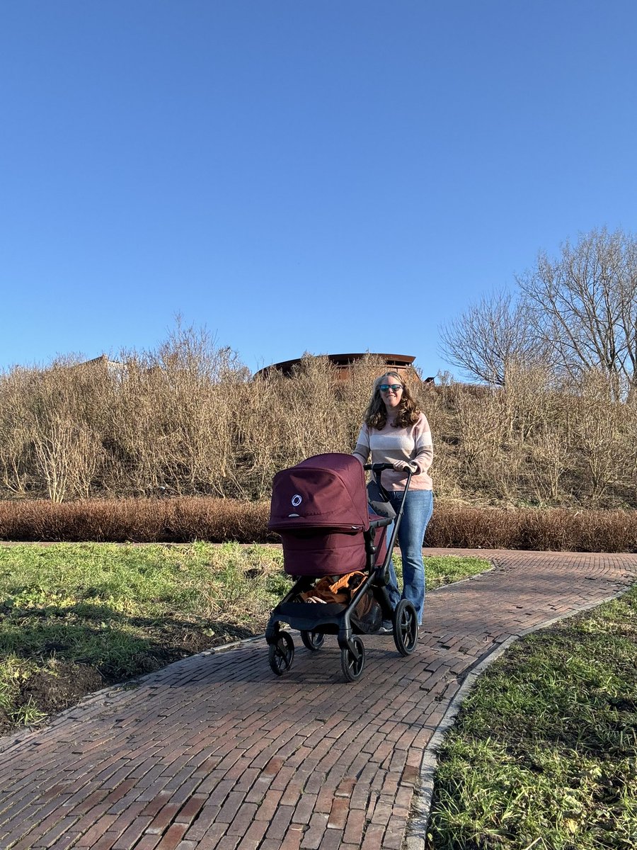 Vandaag bijna 5km gewandeld. Zo heerlijk genieten in het zonnetje en een aantal geboortekaartjes bezorgd.