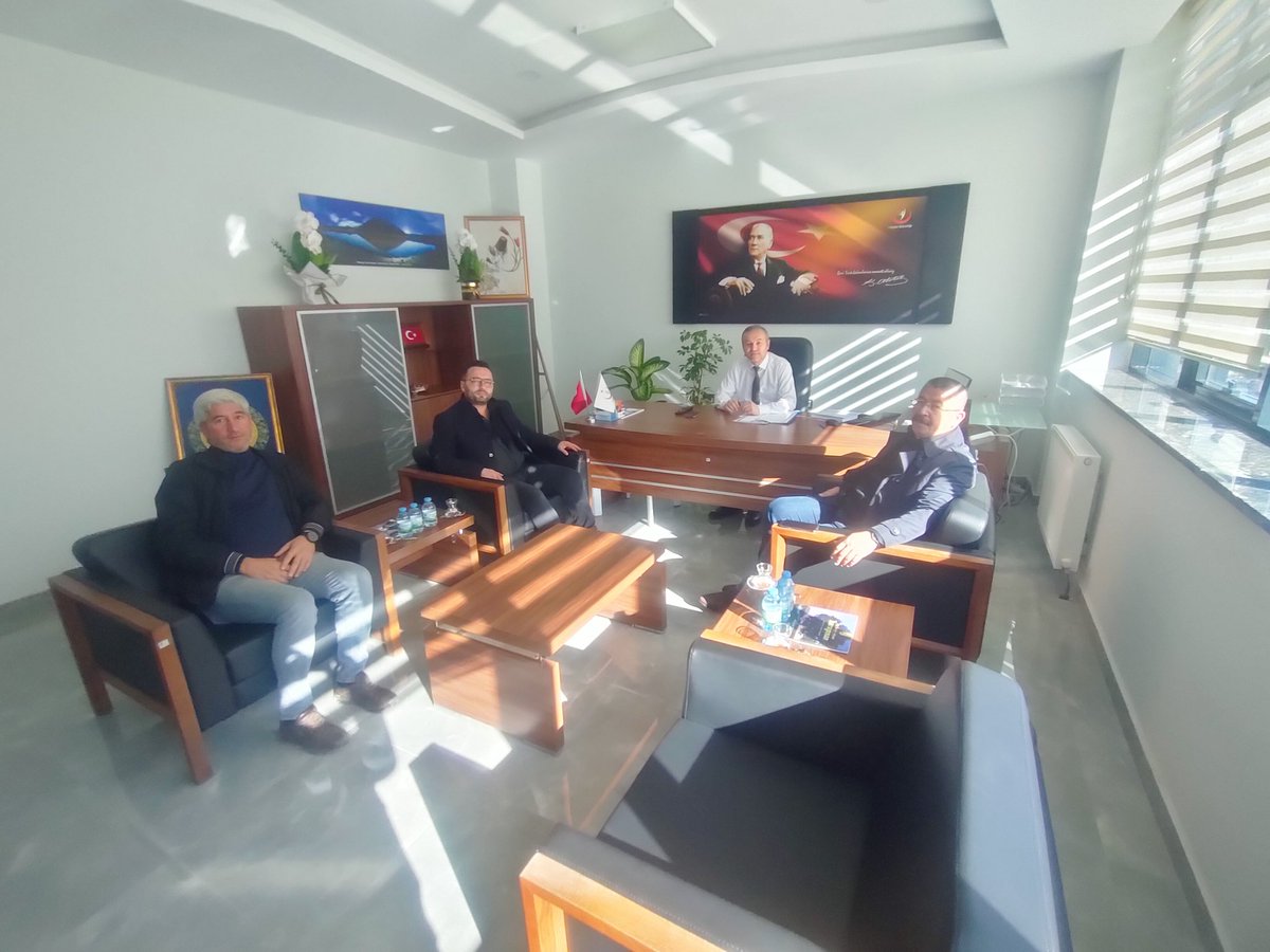 krpzrd's tweet photo. Karapınar İlçe sağlık Müdürlüğüne atanan Dr.Hazım Ugur'u , Yönetim Kurulu Başkanımız Durmuş Üner ve yönetim kurulu üyelerimiz makamında ziyaret ederek hayırlı olsun dileklerinde bulundular. https://t.co/pcv4KR1HQD
