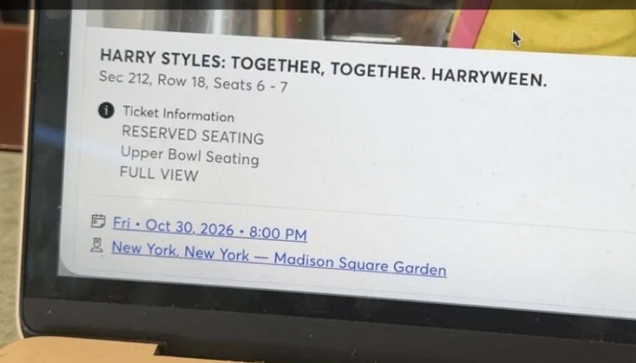 sitting on the roof of msg but I'M THERE