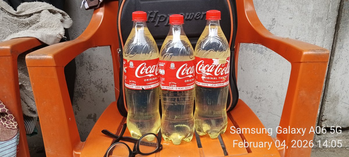 Ewewale's tweet photo. Dear @MRSOilNigeria 
I was cheated at your station in Sabo, Yaba today. 
The attendant insisted he sold N4000 fuel into these 3 1L bottles. I told him your fuel is N839/L. These 3 bottles cannot be 4k even if they may hold more than 1L. Well, he offered to refund N200. https://t.co/vwFbP4evcb
