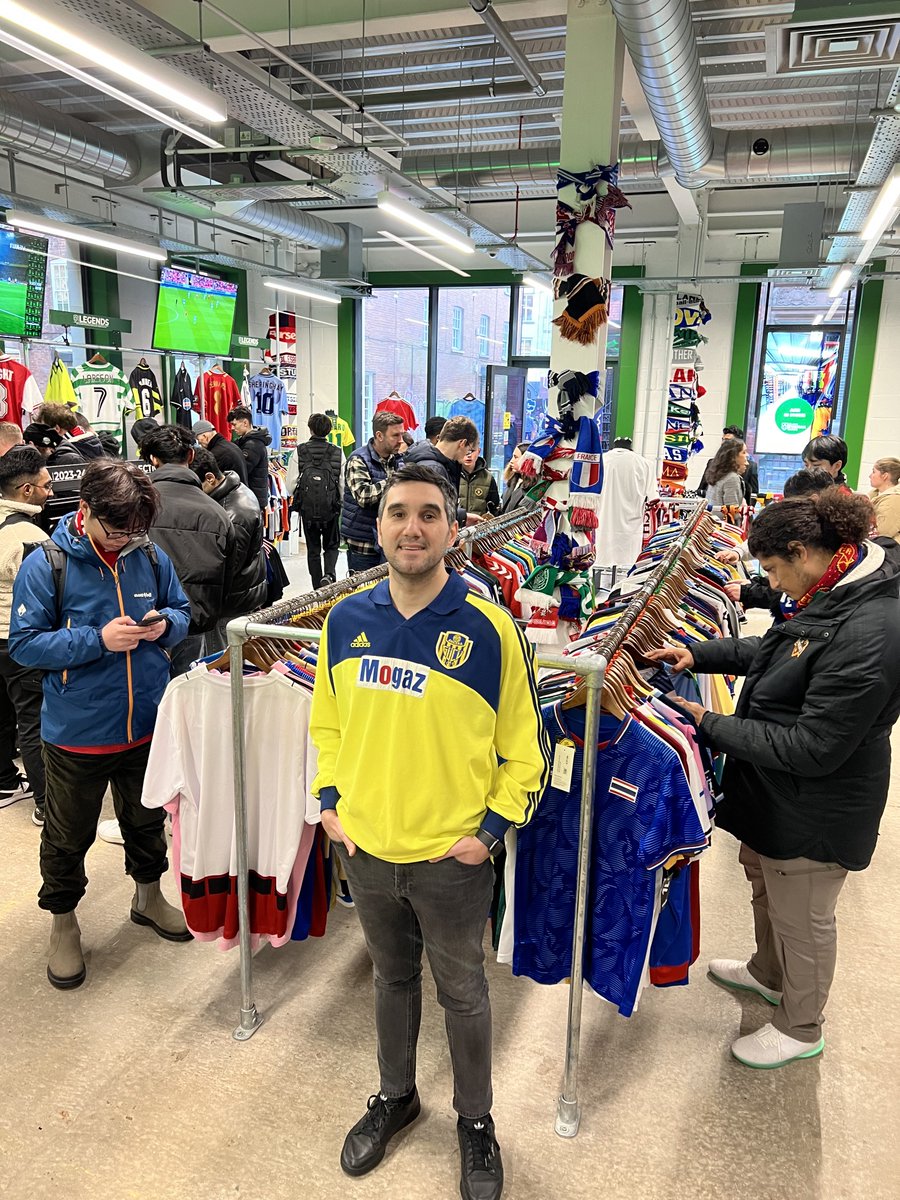 İngiltere, İskoçya demedik.
Gittik oralara, anlattık sevdamızı.
Çünkü bu sevda evde durmaz.
<a href="/classicshirts/">Classic Football Shirts</a> | <a href="/The_Kitsman/">𝙏𝙃𝙀 𝙆𝙄𝙏𝙎𝙈𝘼𝙉</a>