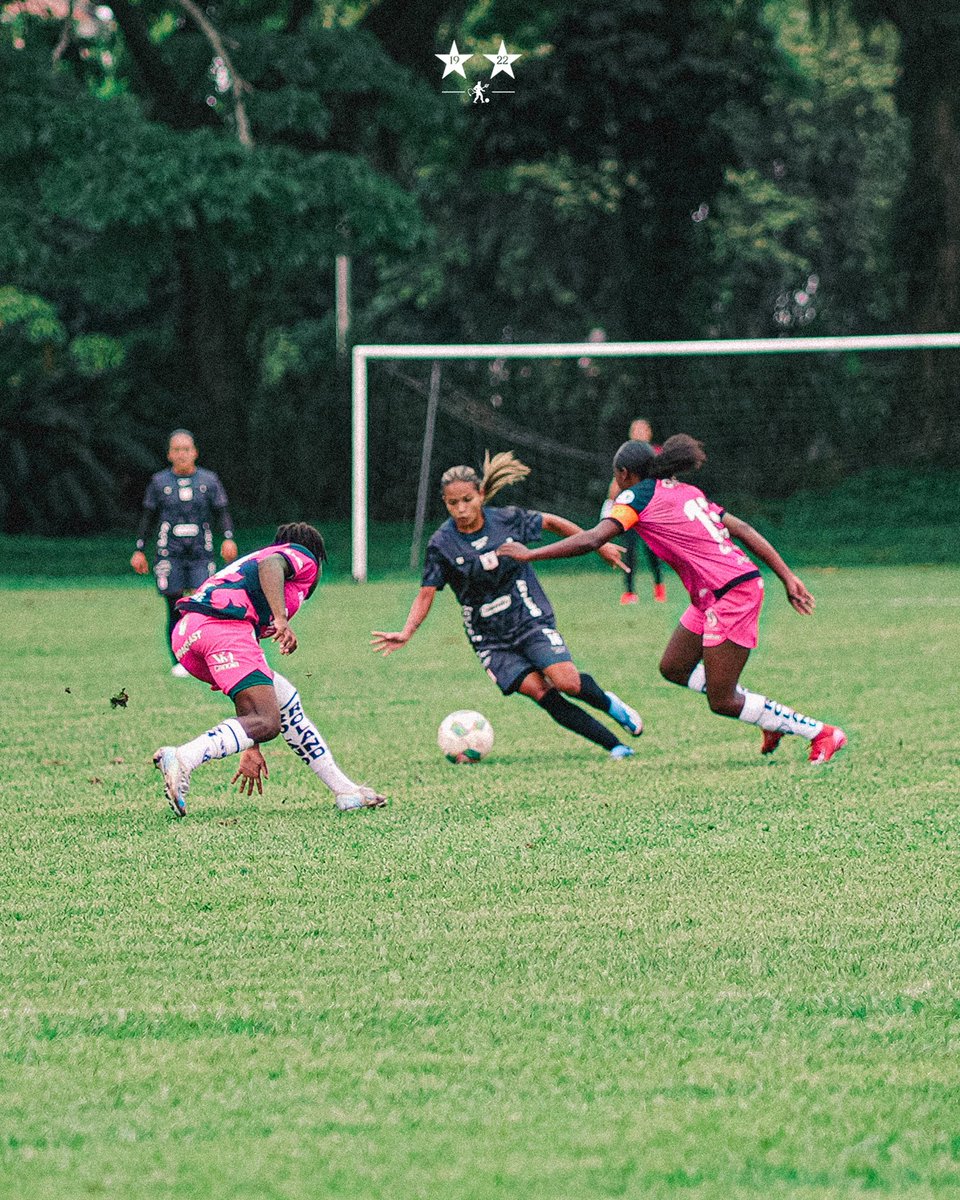 📸 Imágenes del primer tiempo América 1-0  Dragonas IDV👹

⚽️ Catalina Usme