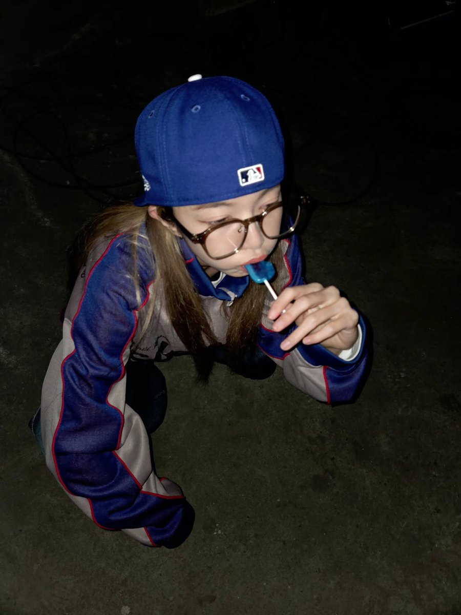 leedamibr's tweet photo. 04.02.26 #PANDAGRAM | Atualização da DAMI no Instagram:
"😎🍭"
🎶 FaSHioN - CORTIS
#DAMI #다미 #드림캐쳐 #DREAMCATCHER @hf_dreamcatcher
(1/2) https://t.co/7M9ipTnOJW