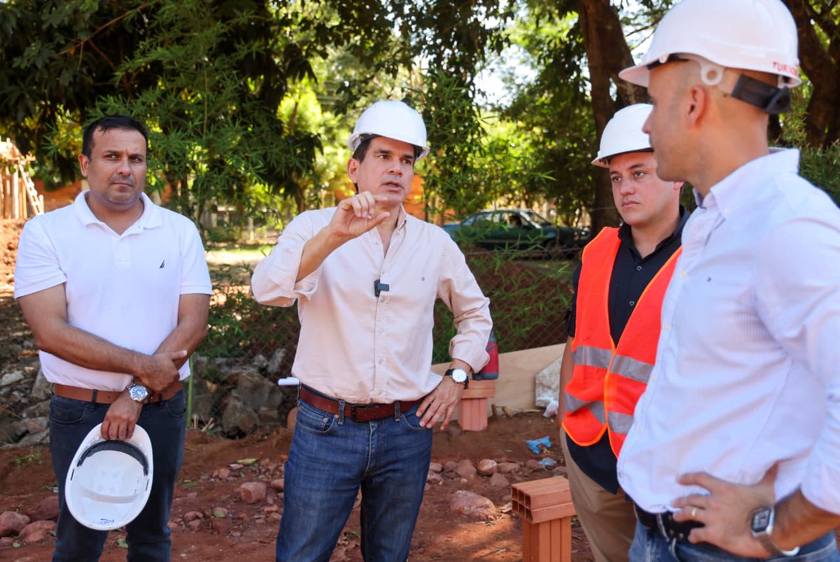 agparaguay's tweet photo. El ministro @juancbaruja del @muvhpy realizo un recorrido para verificar el avance de las obras del proyecto habitacional del programa Che Róga Porã 2.0 en Limpio https://t.co/C3pcCMAkBI