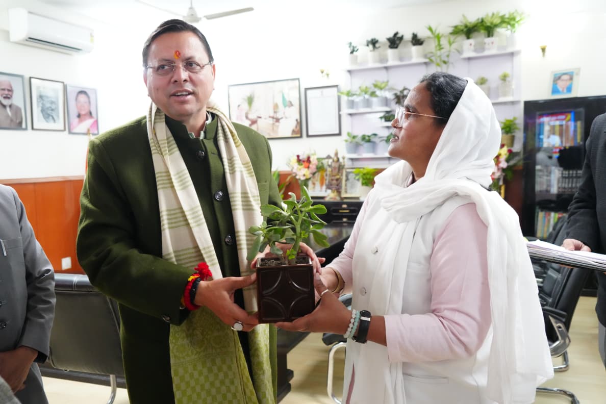 शासकीय आवास पर माननीय मुख्यमंत्री श्री <a href="/pushkardhami/">Pushkar Singh Dhami</a> जी से उत्तराखण्ड वक्फ बोर्ड के अध्यक्ष श्री शादाब शम्स जी, उत्तराखंड अल्पसंख्यक आयोग की उपाध्यक्ष फरजाना बेगम जी, उत्तराखण्ड मदरसा शिक्षा बोर्ड के अध्यक्ष <a href="/muftishamoon/">Mufti Shamoon Qasmi</a> जी ने भेट कर अल्पसंख्यक शिक्षा प्राधिकरण का गठन करने पर