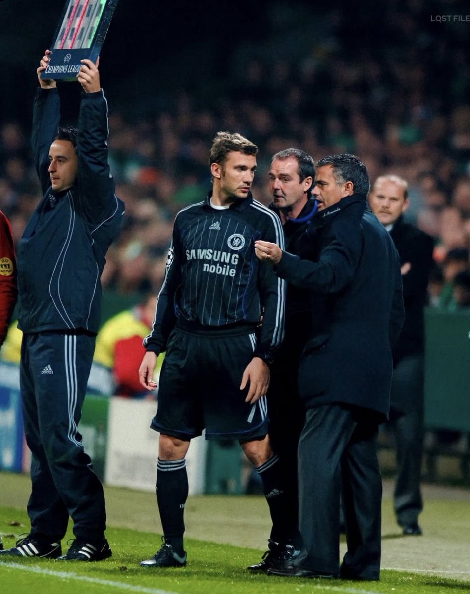 retrofotball's tweet photo. Shevchenko 🇺🇦 &amp; Mourinho 🇵🇹

#Chelsea #Football #RetroFootballers https://t.co/o8mVqza9WC
