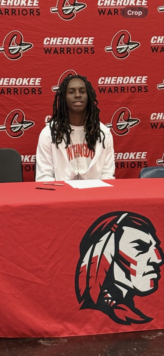 WarriorsCHS's tweet photo. @kingbelin0 signs with @HawksFootball https://t.co/o7bTwtW4Bt