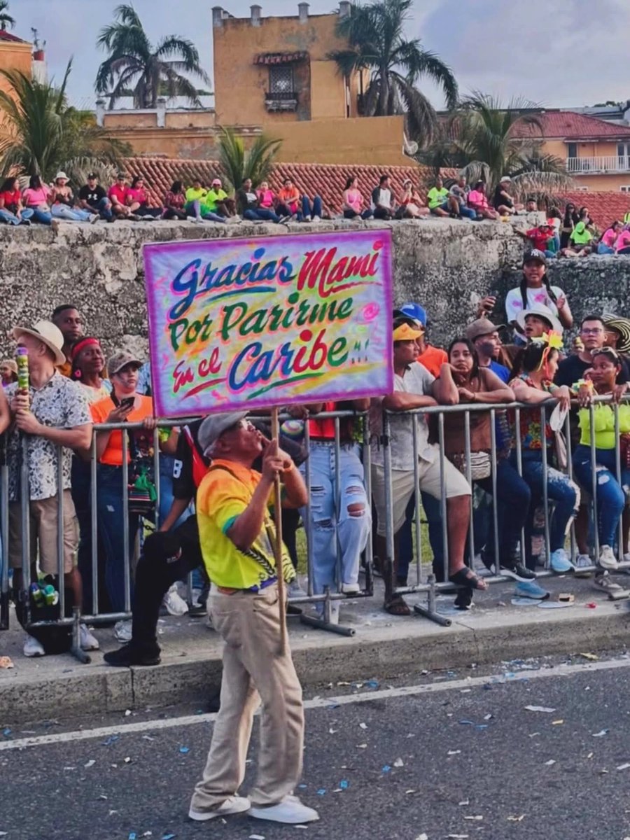 ziliava's tweet image. mientras tanto los que sí vivimos en la costa colombiana: